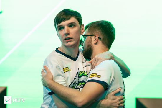 中山镇足球狂欢开启 草根战队激情对决